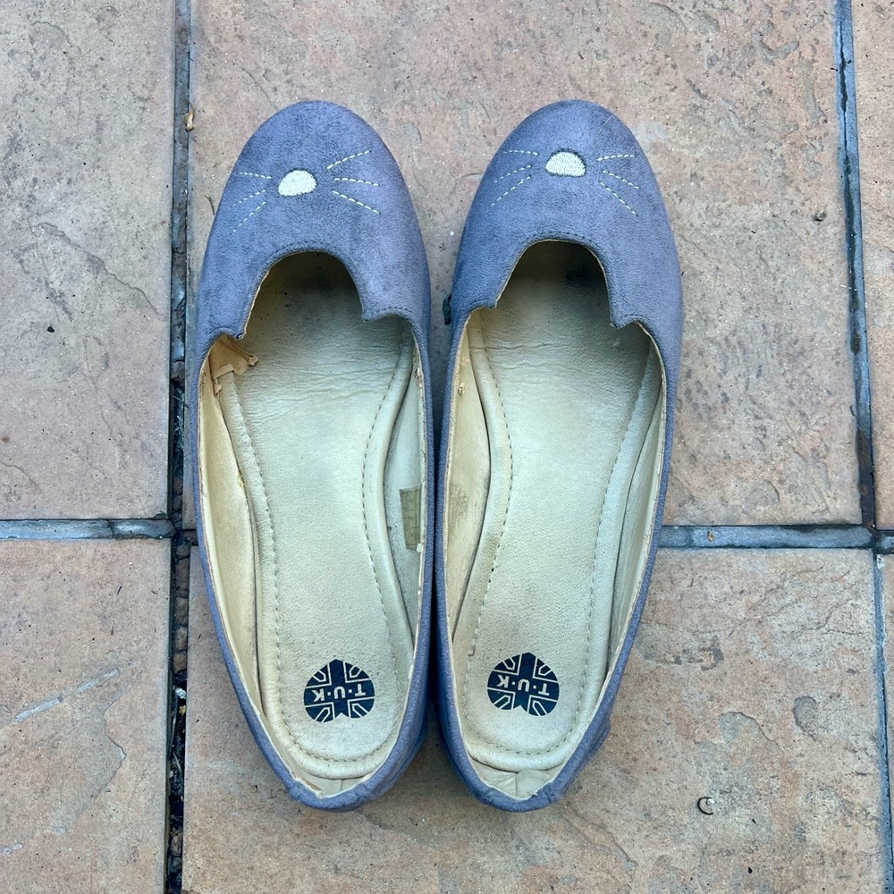 Gray cat flats sz 11